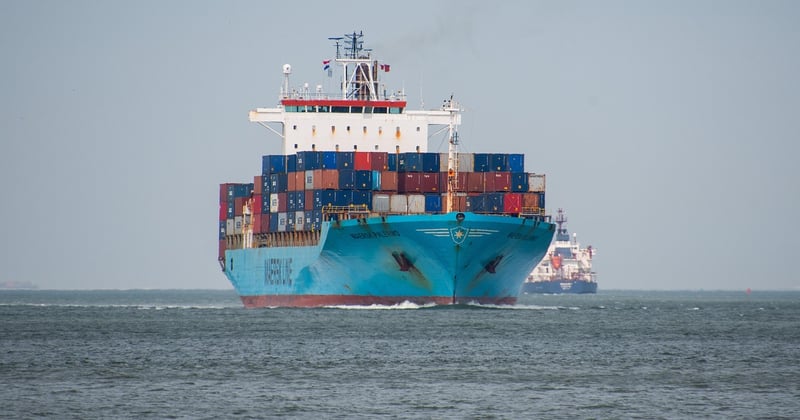 Transport maritime vs fret aérien : quel impact carbone réel ?